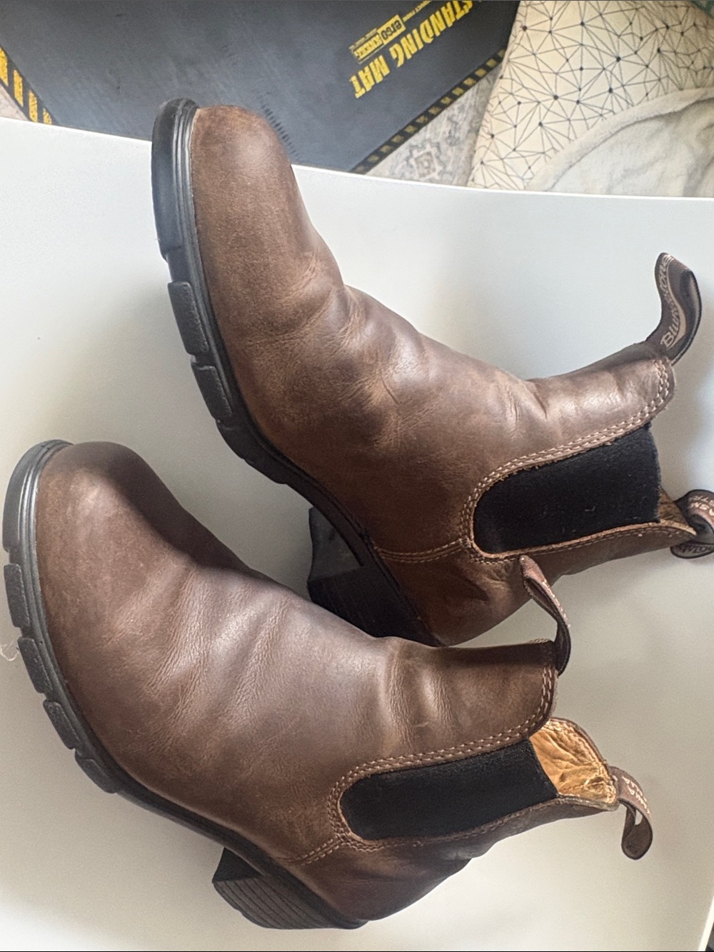 Size 9 Blundstone Antique Brown Chelsea Heeled Boots